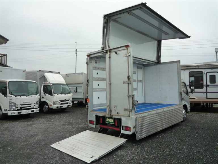 東京出張納車newone中古トラック 2tセミロングウイングゲート入庫情報