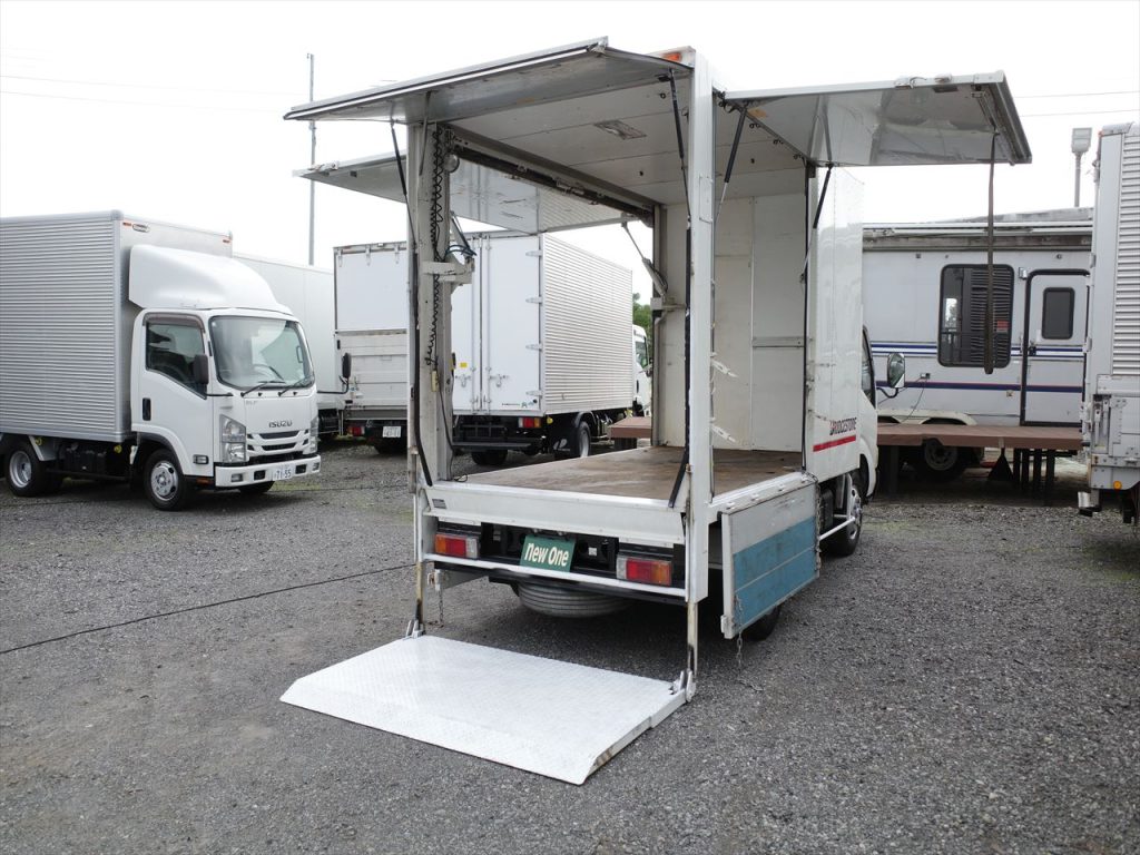 走行たったの55.500Km BDG-XZU334 4000ccディーゼルターボ　NOXPM法＆都県市条例適合ともに適合！もちろん東京都でも所有走行OKです！