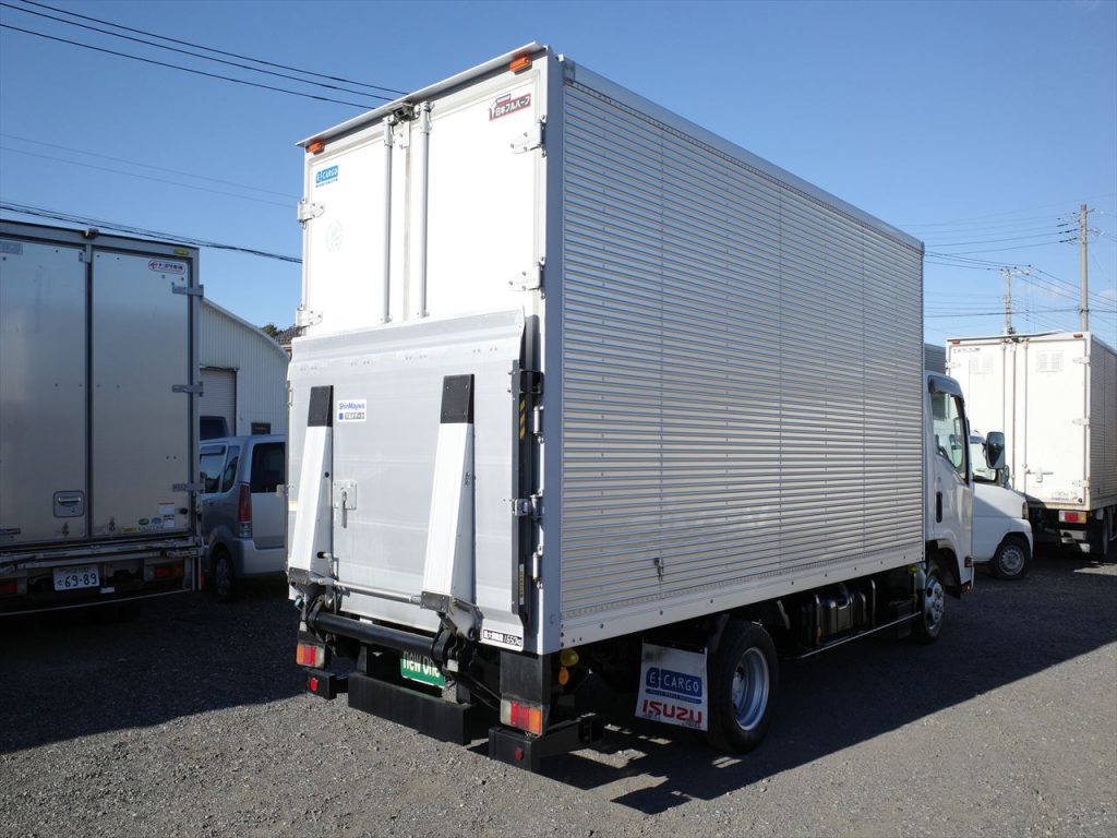 最大積載量1650Kg 車両総重量4945Kg 旧普通免許で運転できます