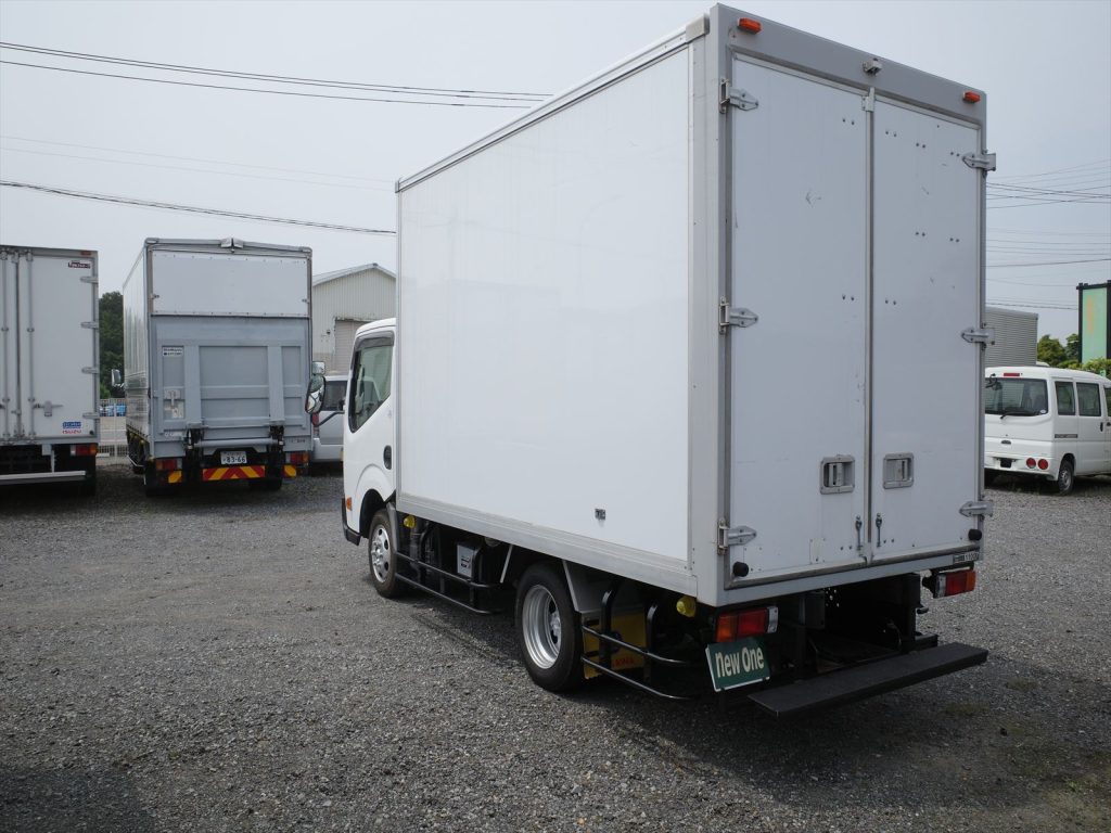 最大積載量1100Kg 車両総重量3470Kg 現在のオートマ限定普通免許で運転できます!