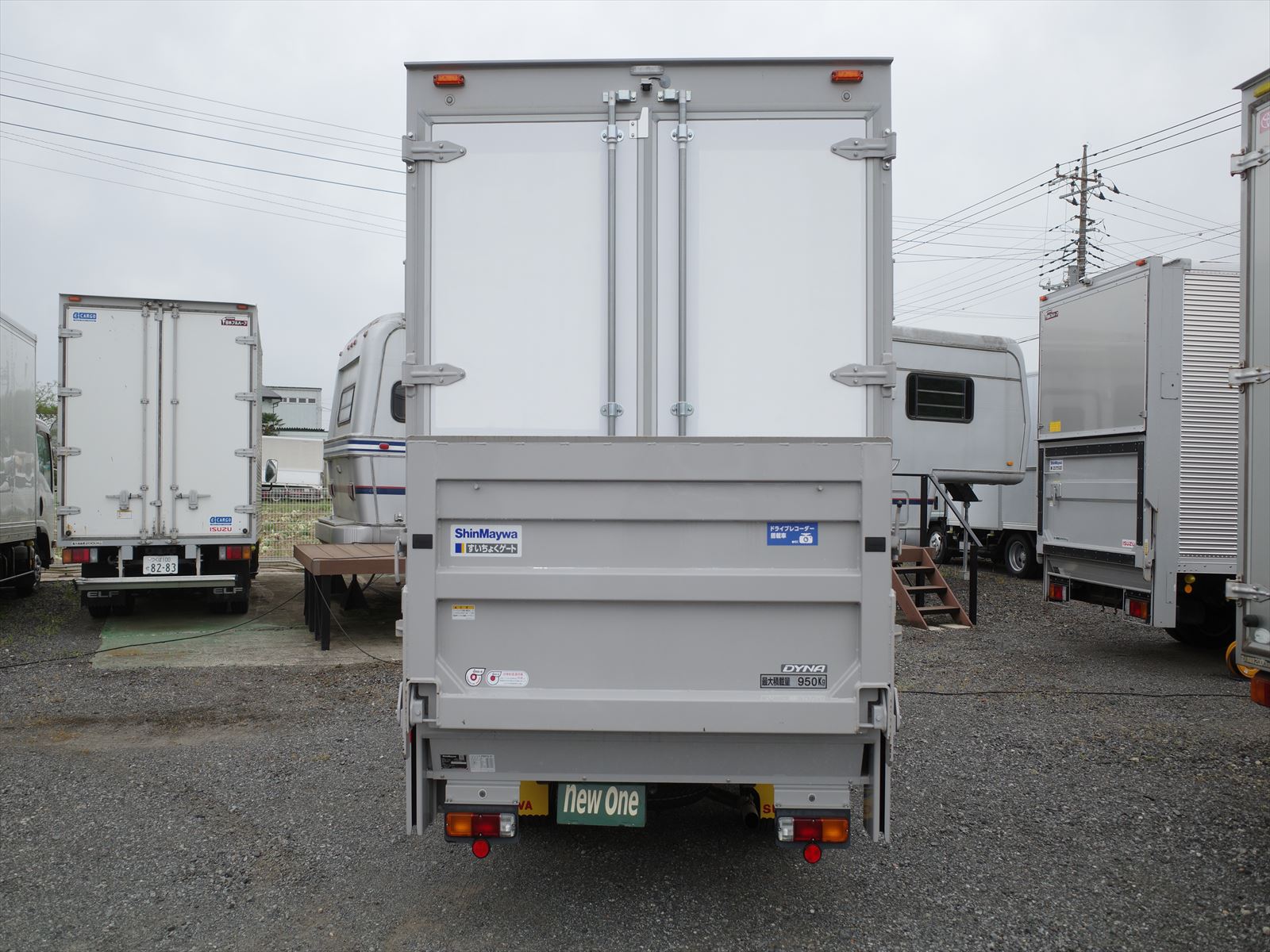 最大積載量950Kg 車両総重量3315Kg 現在のオートマ限定新普通免許で運転できます!