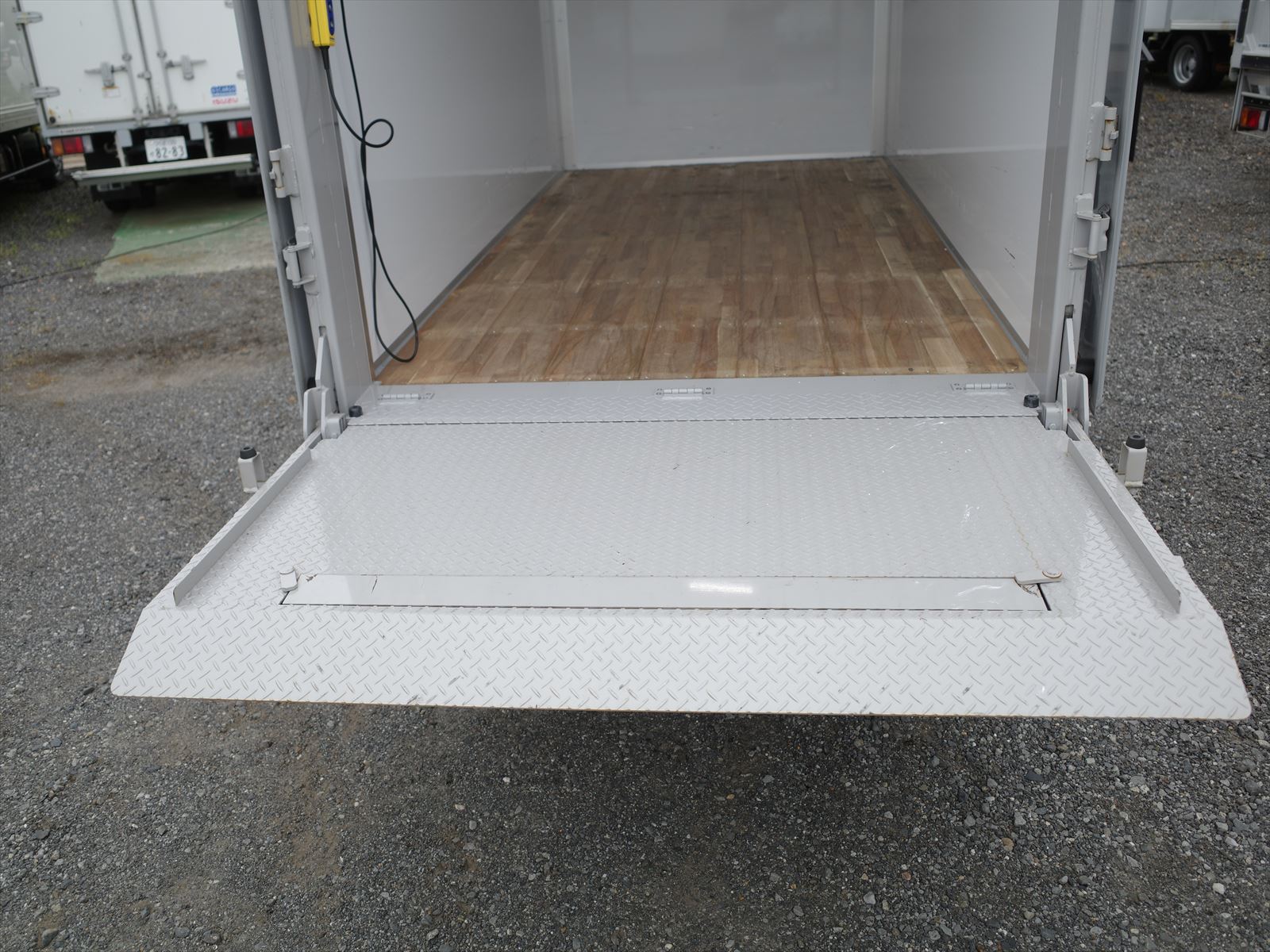ゲートプラットホーム 寸法 長さ92cm ストッパー有効長66.3cm 幅 167cm ストッパー有効幅 155cm 揚力600Kg