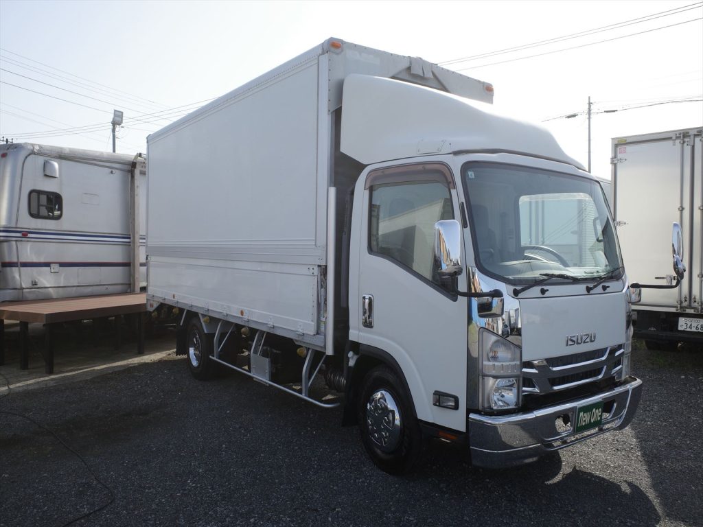 車体寸法 全長714cm 全幅219cm 全高327cm