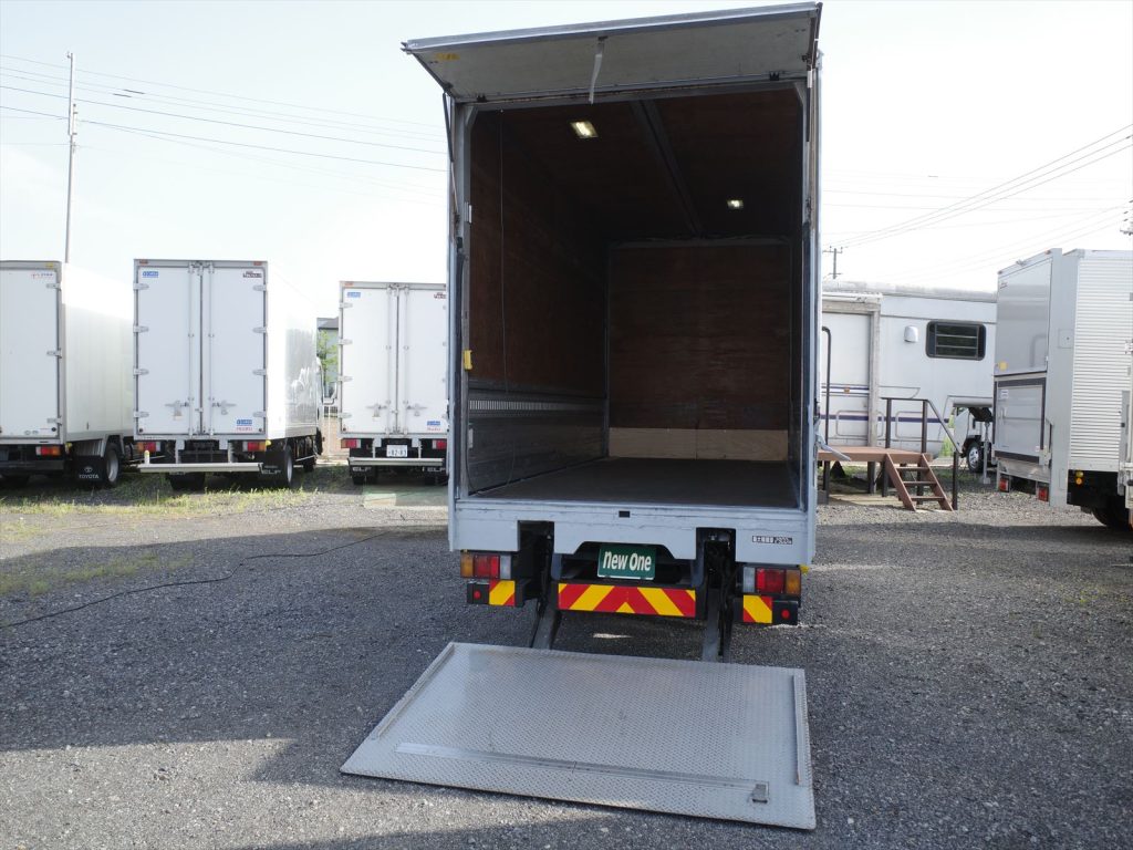 荷室内寸 長さ502cm 幅209cm 高さ220cm 門高210cm ラッシング1段