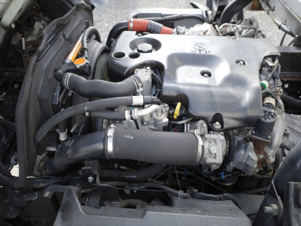 エンジン型式 4JJ1 3000ccディーゼルターボ エンジン機関も状態良好です!