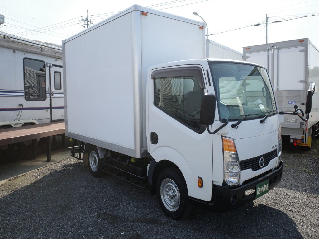 最大積載量1100Kg 車両総重量3315Kg 現在のオートマ限定普通免許で運転できます!