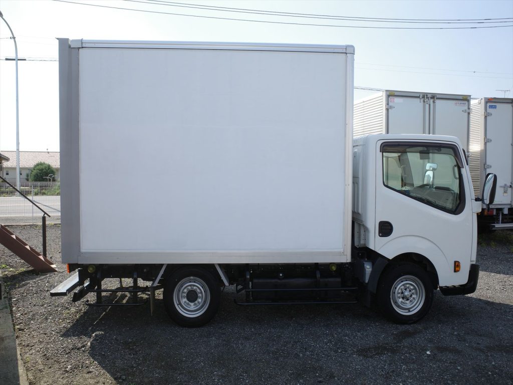 車体寸法 全長508cm 全幅175cm 全高288cm