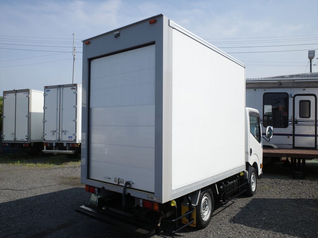 最大積載量1100Kg 車両総重量3315Kg 現在のオートマ限定普通免許で運転できます!