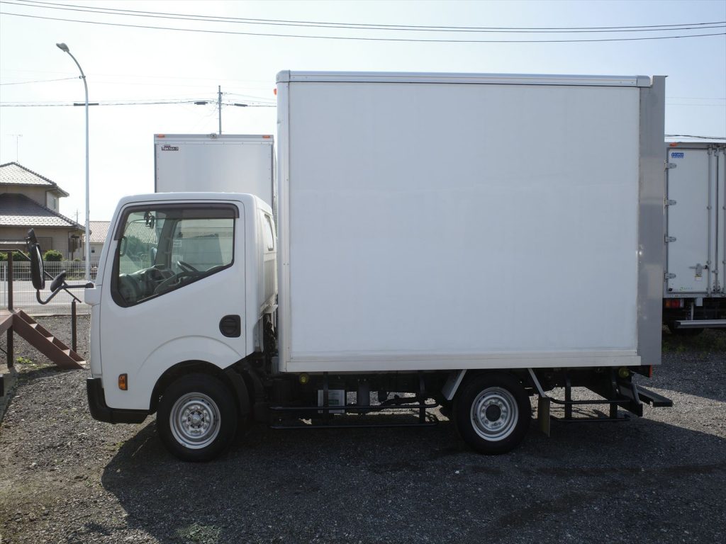 車体寸法 全長508cm 全幅175cm 全高288cm