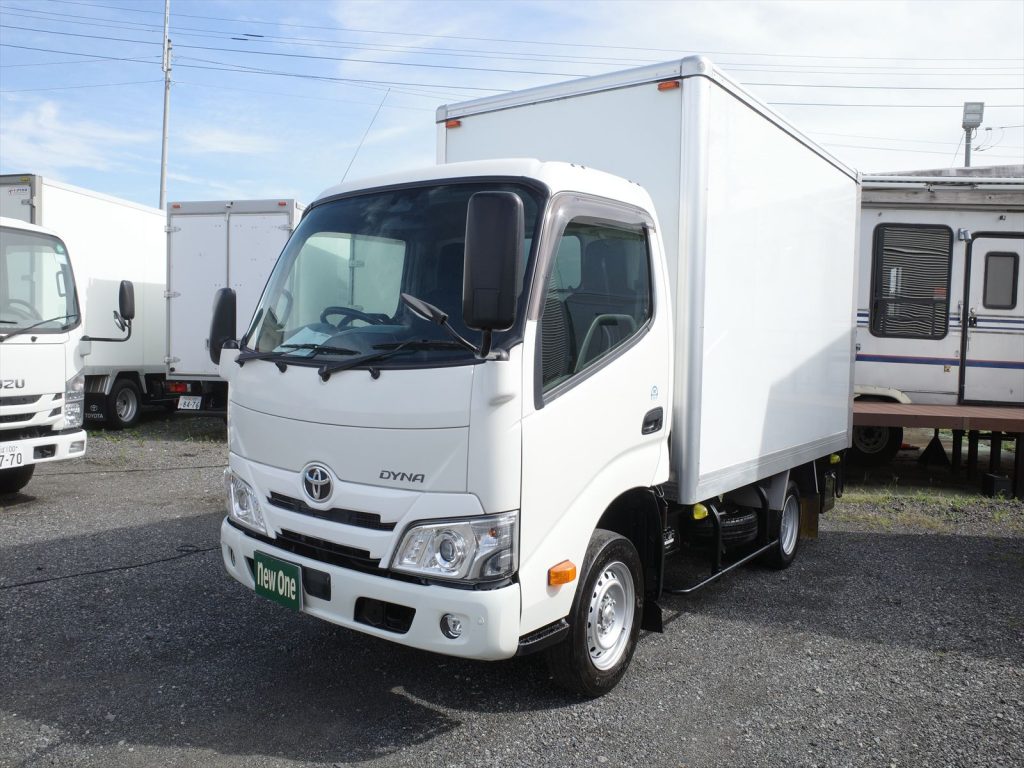 トヨタダイナアルミバン 3BF-TRY230 エンジン型式 1TR 2000ccガソリンエンジン 現在のオートマ限定普通免許で運転できます!