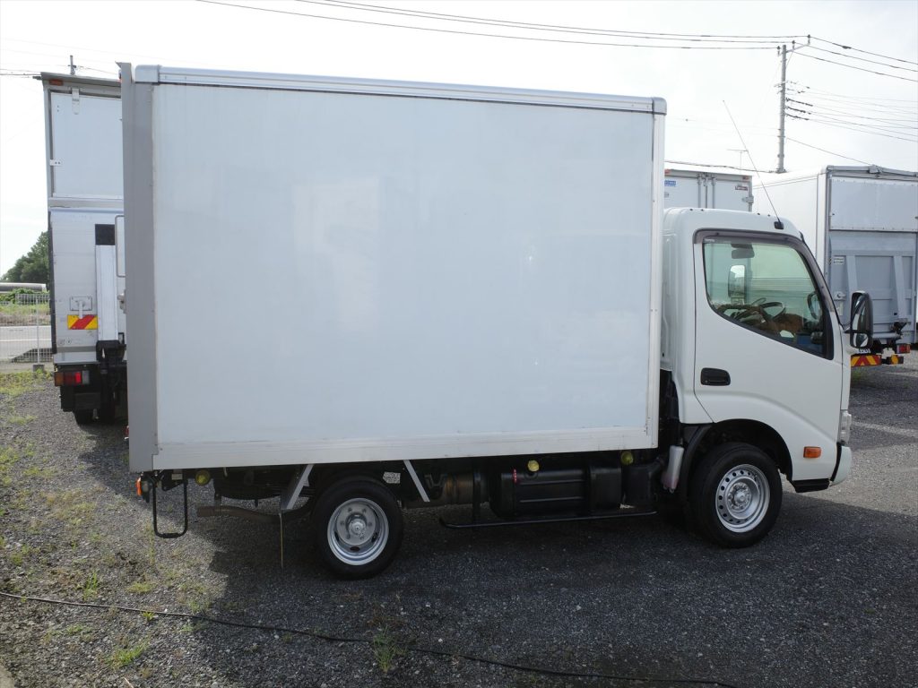 車体寸法 全長483cm 全幅177cm 全高264cm