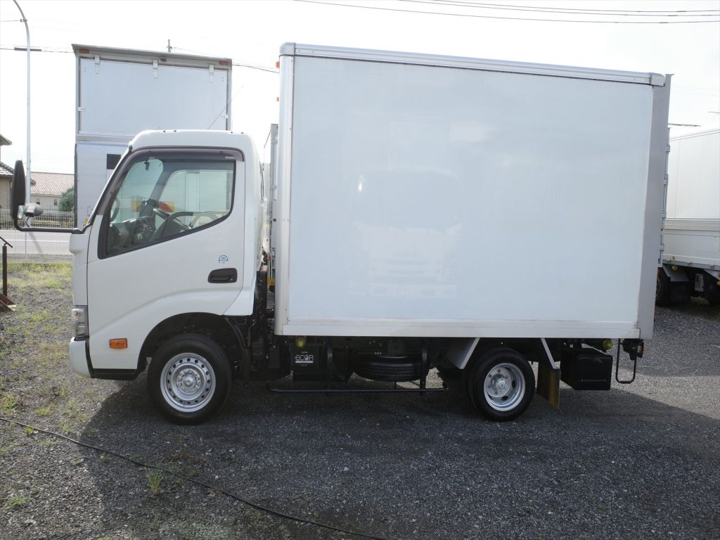 車体寸法 全長483cm 全幅177cm 全高264cm