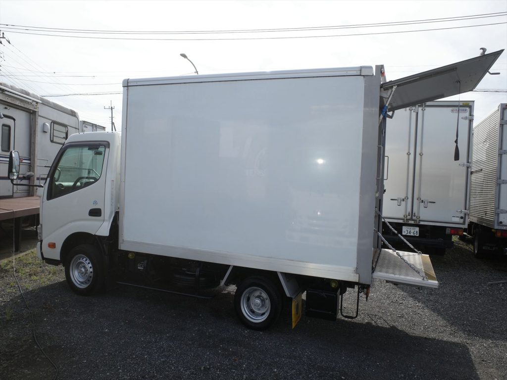 普通免許で運転できるアルミバン希少車です!