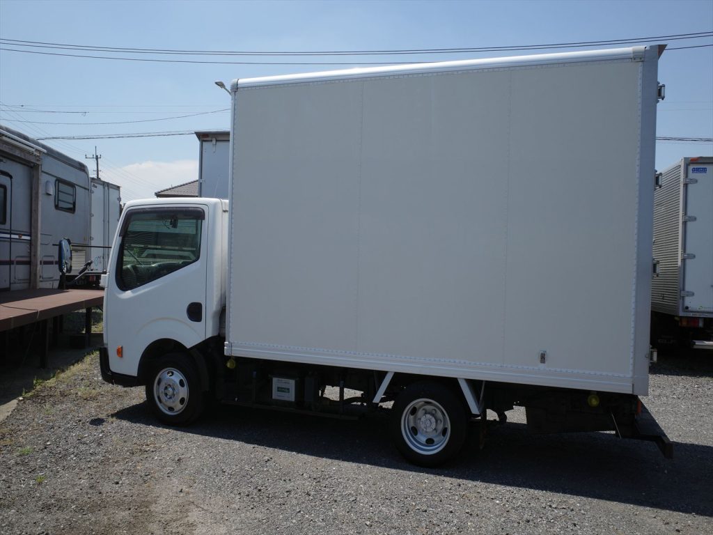 車両寸法 全長527cm 全幅177m 全高298cm