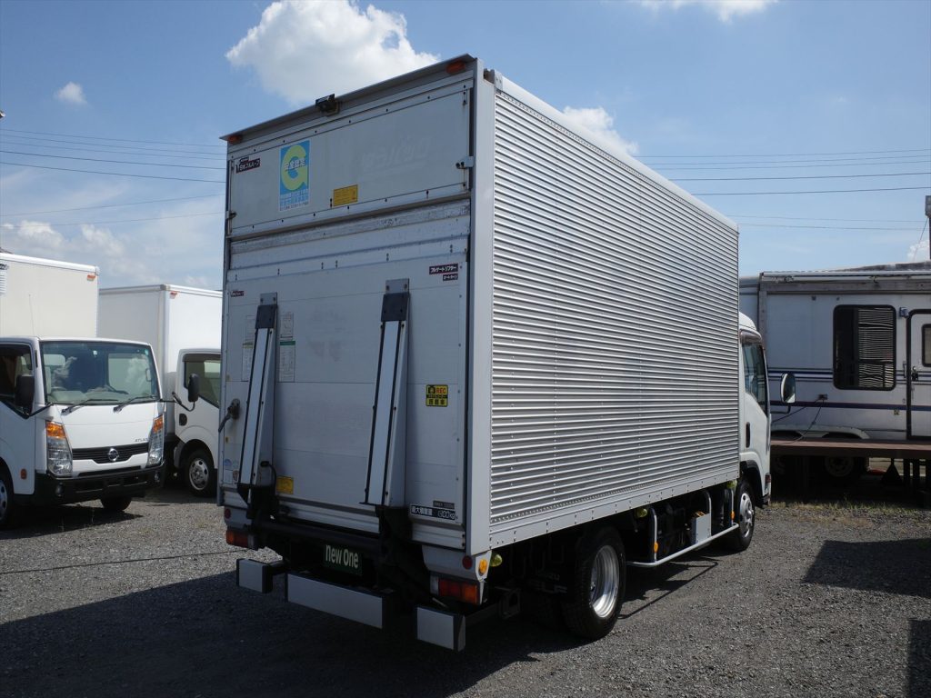 TKG-NNR85AN 3000ccディーゼルターボ NOXPM法&都県市条例適合ともに適合!最大積載量1300Kg 車両総重量4990Kg 旧普通免許で運転できます!