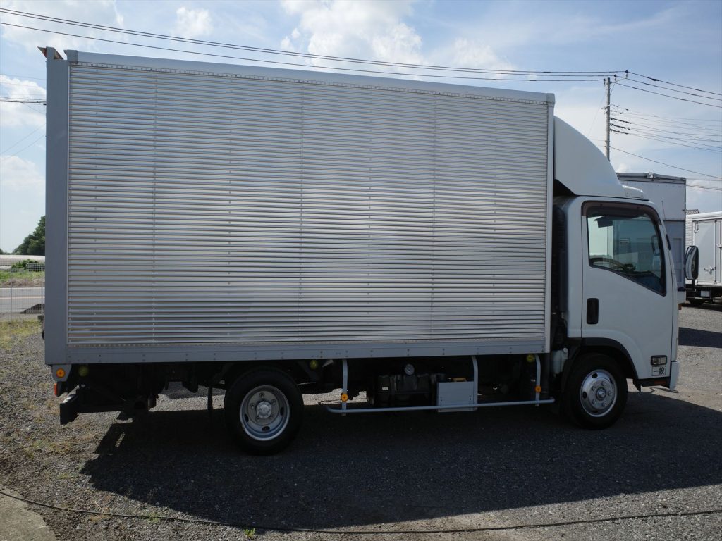 車体寸法全長643cm 幅217cm 全高308cm
