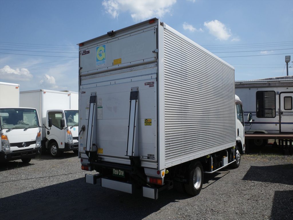 最大積載量1300Kg 車両総重量4990Kg 旧普通免許で運転できます!