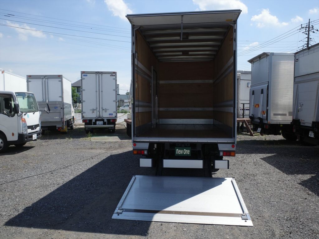最大積載量1300Kg 車両総重量4990Kg 旧普通免許で運転できます!