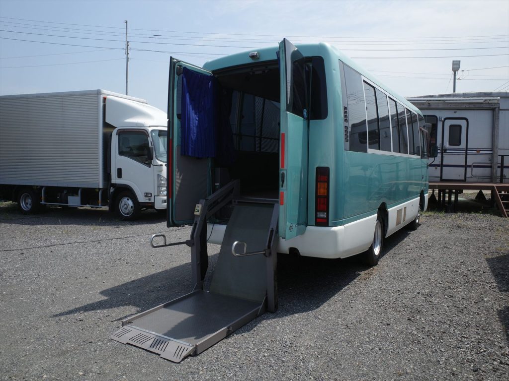 KK-BHW41 4200ccディーゼルターボ 10人乗り車両総重量4390Kg 旧オートマ限定普通免許で運転できます!走行たったの48.500Km程度良好です!