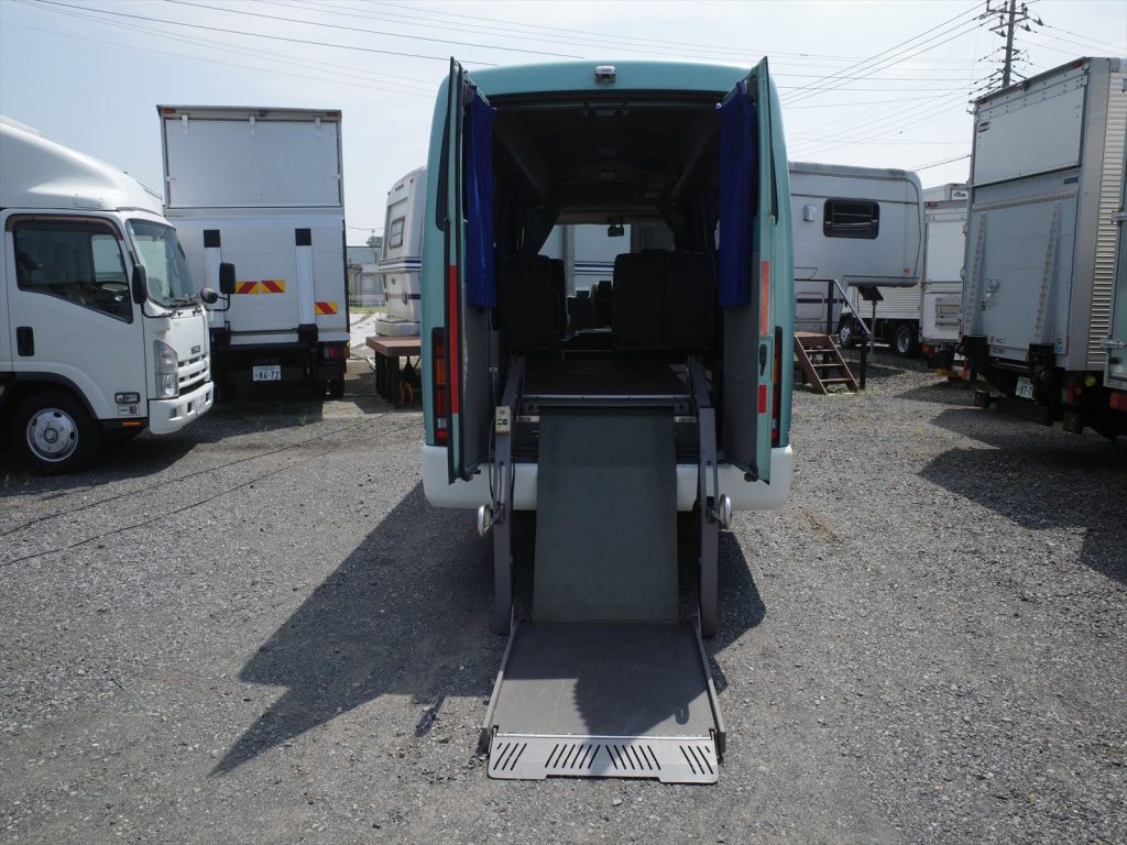 最大揚力250Kg ゲート寸法は長さ119cm 幅85.5cm