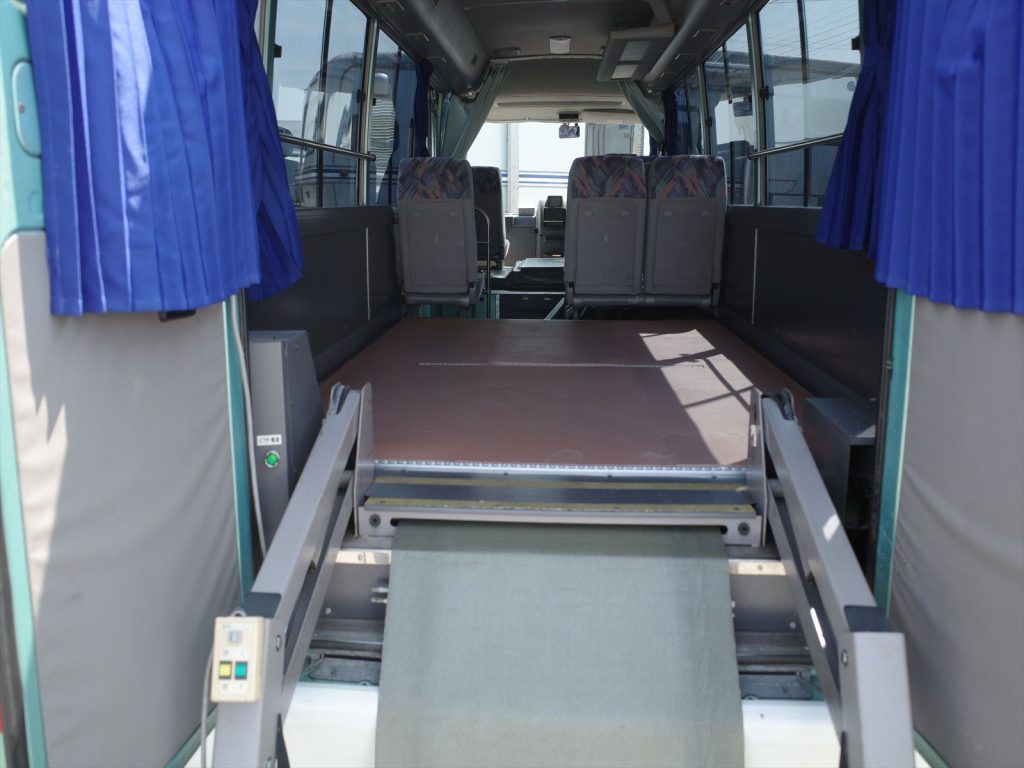 車中泊やキャンピングなど使い方自由!リヤスペース内寸長さ268cm幅190cm高さ158cm