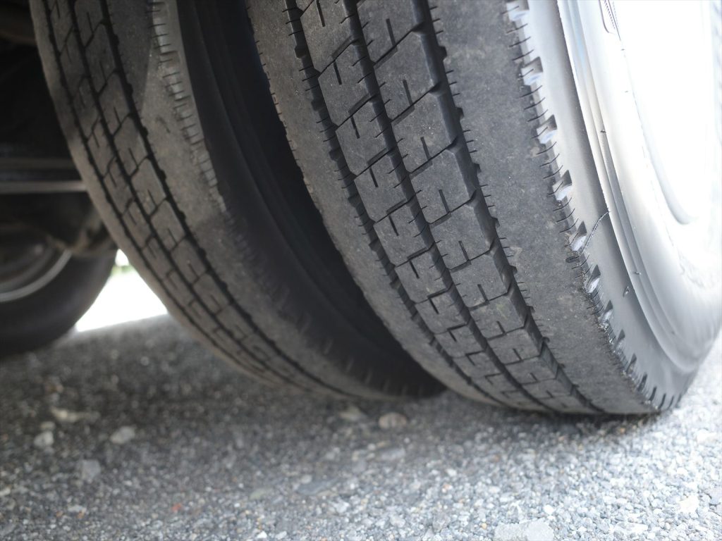 タイヤサイズは205/80R17.5 溝残量すべて8.5mmで状態良好です!製造年月2021年 ブリヂストンR207
