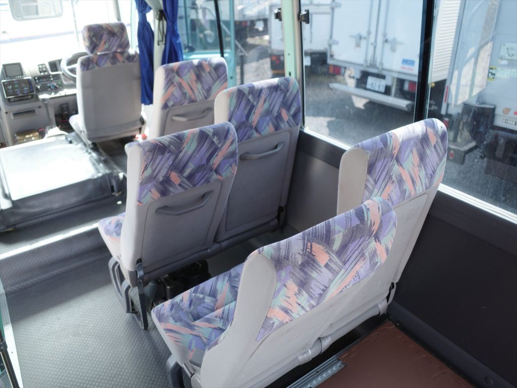 シートは8席 車いすは2席固定できる仕様です!
