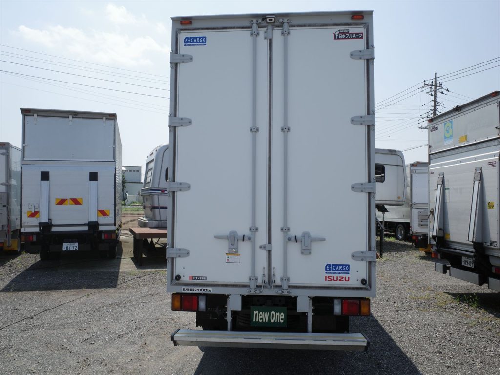 最大積載量2000Kg  車両総重量4955Kg