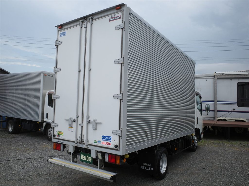 最大積載量2000Kg 車両総重量4915Kg 旧普通免許で運転できます！