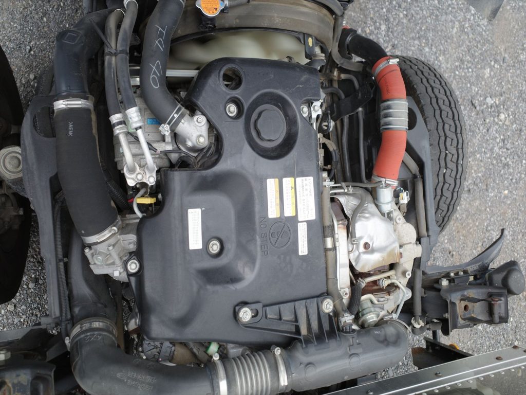 3000ccディーゼルターボ　エンジン型式4JJ1  アドブルーなしで面倒なアドブルー補充無しで安心です！