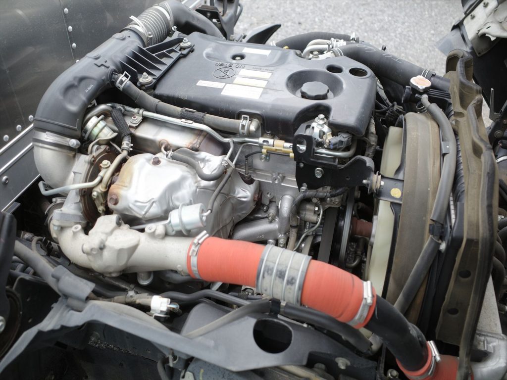 3000ccディーゼルターボ　エンジン型式4JJ1  アドブルーなしで面倒なアドブルー補充無しで安心です！