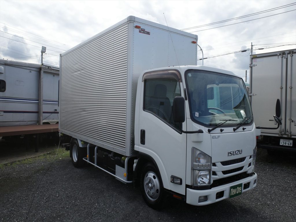 車体寸法 全長618cm 全幅194cm 全高313cm
