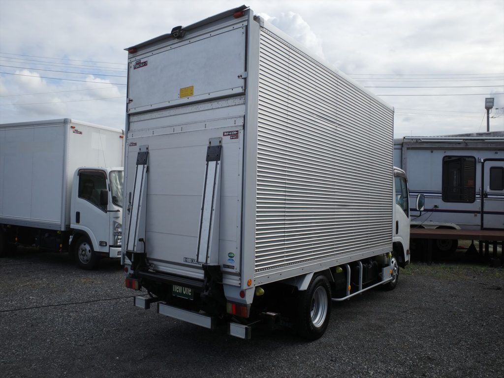 最大積載量3000Kg 車両総重量6475Kg