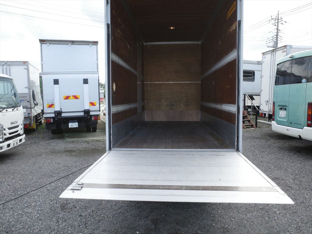 荷室内寸 長さ430cm 幅177cm 高さ217cm 門高214cm ラッシング2段　