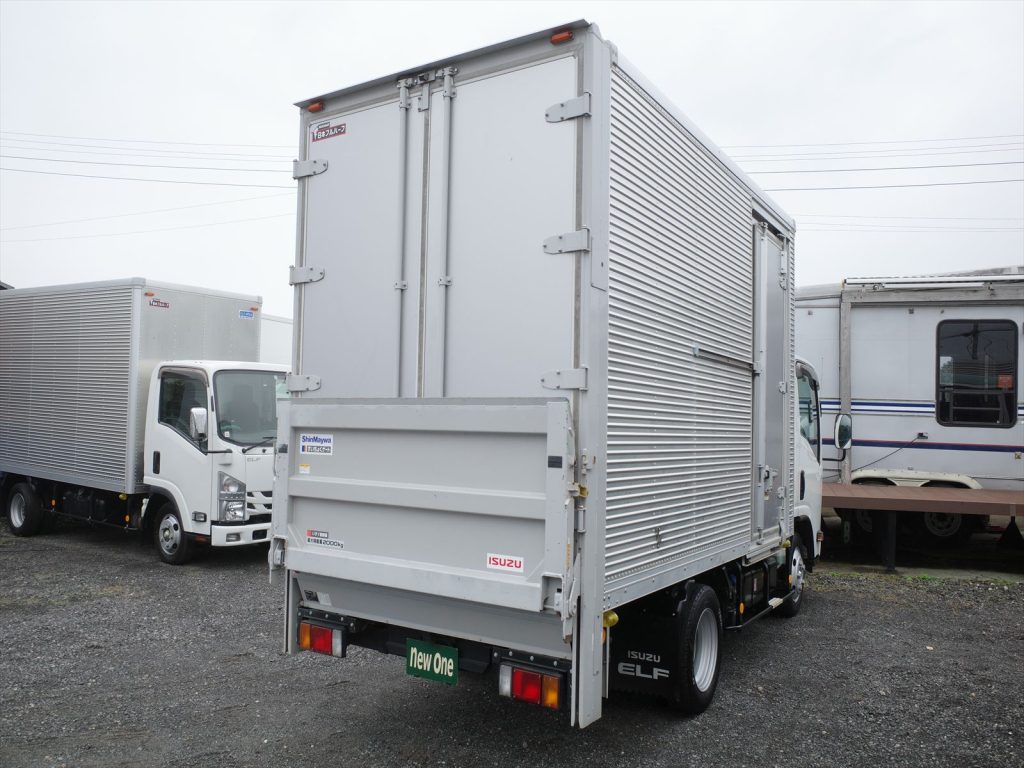 2RG-NMR88N 3000ccディーゼルターボ 最大積載量2000Kg 車両総重量5275Kg 走行たったの1.7万キロ