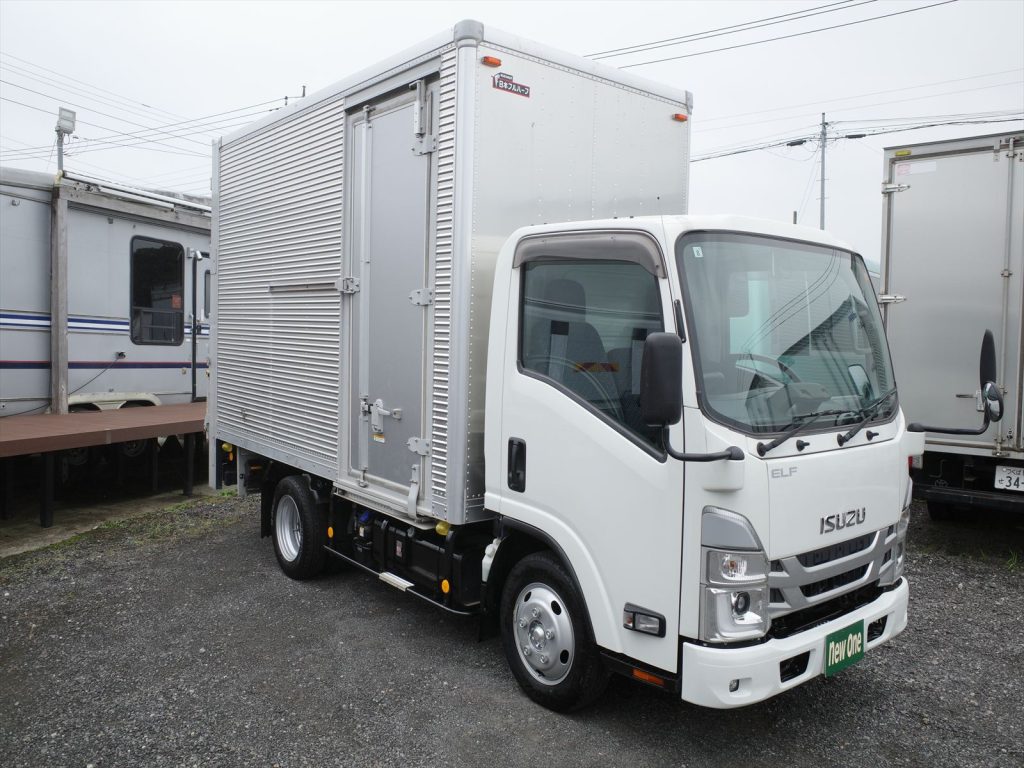 車体寸法全長566cm幅193cm高さ320cm