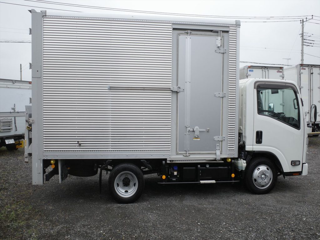 運転席側スライド式サイドドアも装備されております!