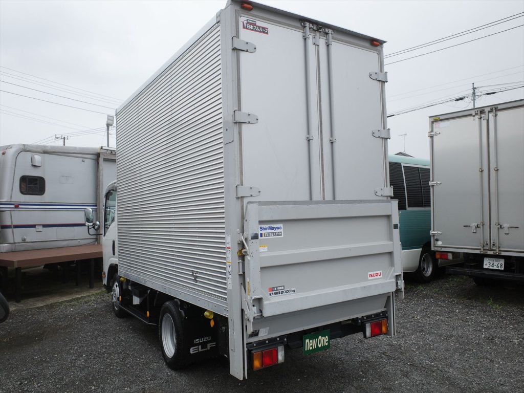 最大積載量2000Kg 車両総重量5275Kg