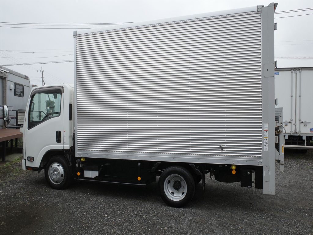 車体寸法全長566cm幅193cm高さ320cm