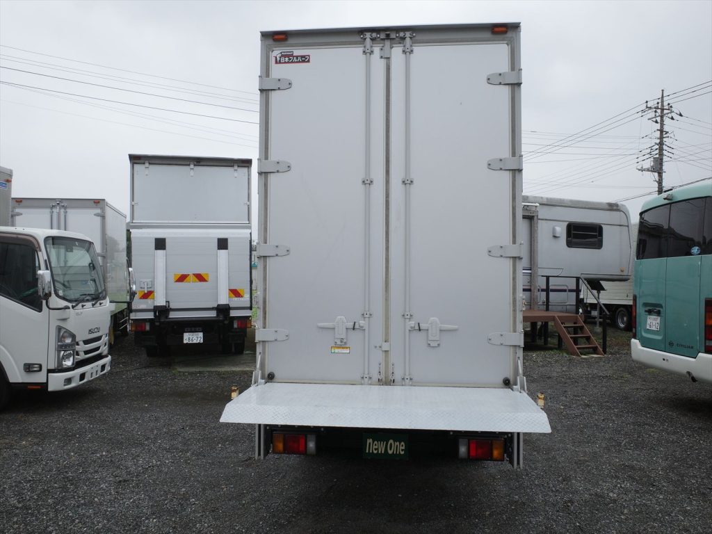 最大積載量2000Kg 車両総重量5275Kg