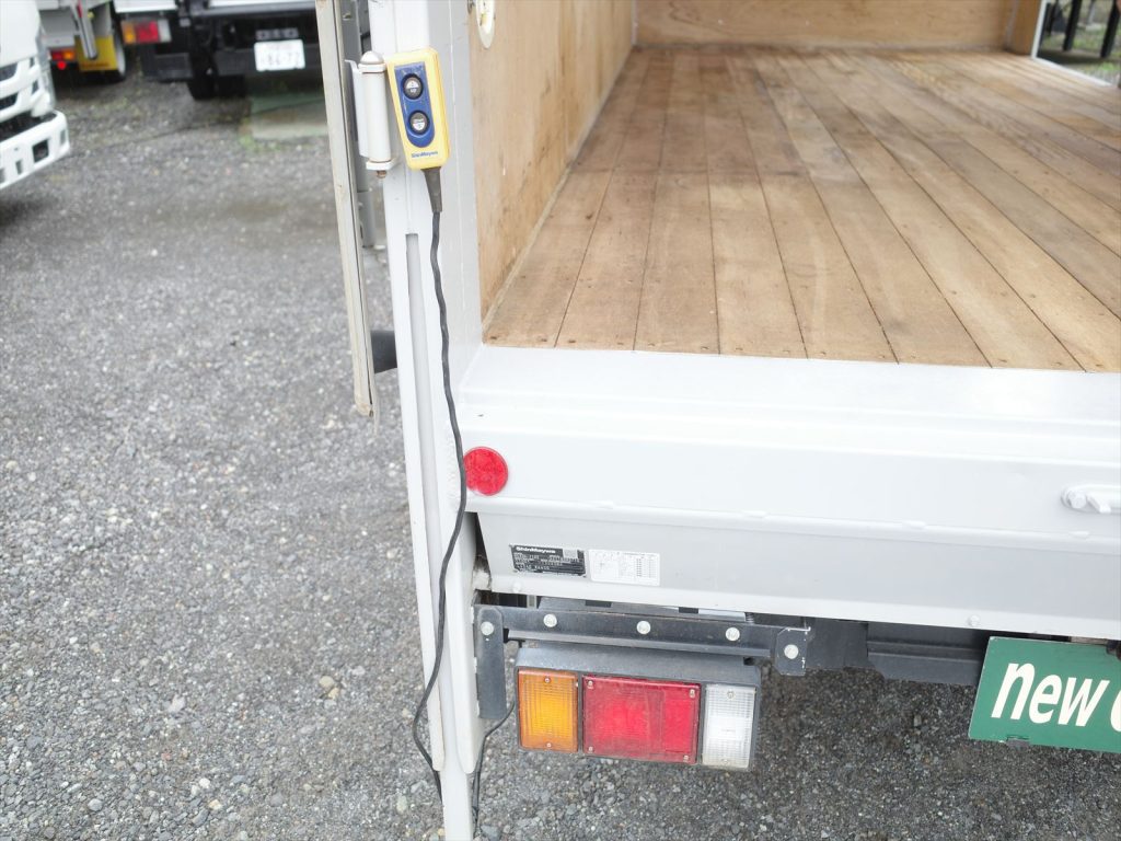 新明和製垂直ゲート 寸法長さ84.5cm幅183cm 最大揚力600Kg