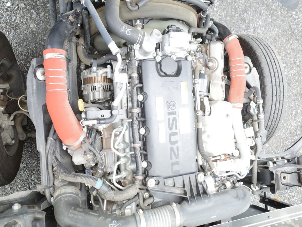 3000ccディーゼルターボ エンジン型式4JZ1 機関も状態良好です!