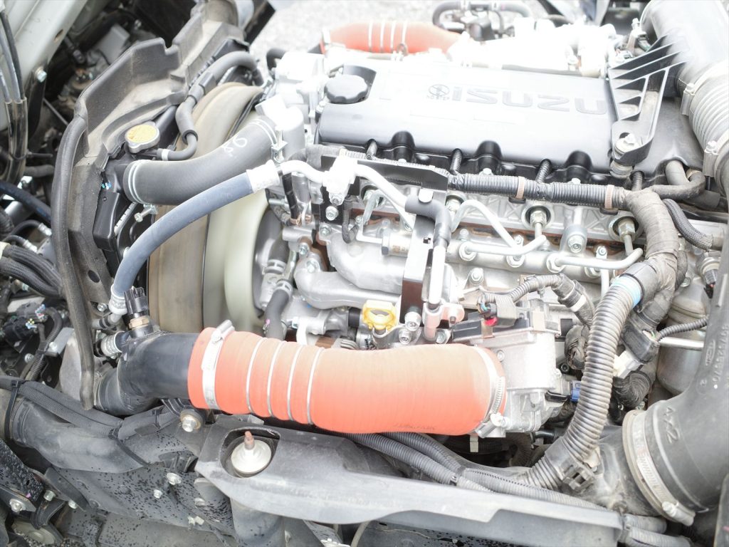 3000ccディーゼルターボ エンジン型式4JZ1 機関も状態良好です!