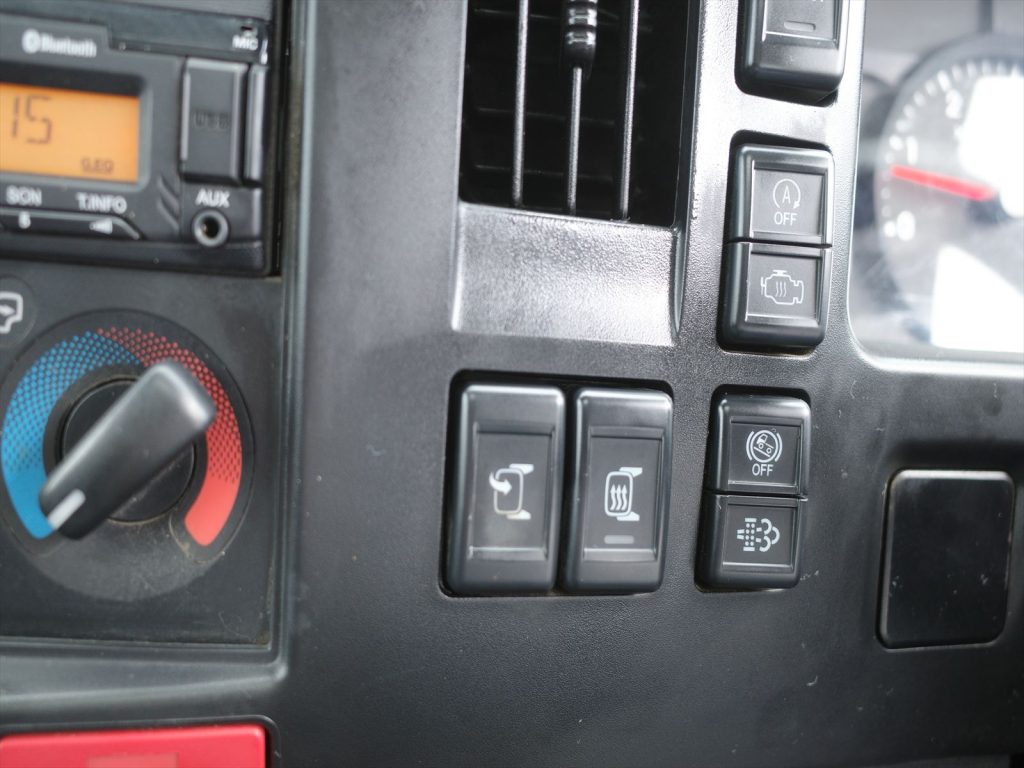 左右電動格納ミラー&曇り防止機能