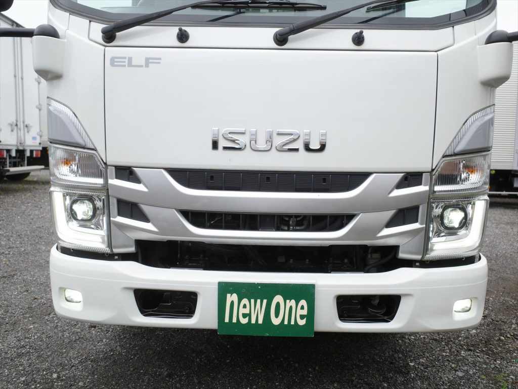 LEDヘッドライト LEDフォグライト LEDデイライトも装備されております!