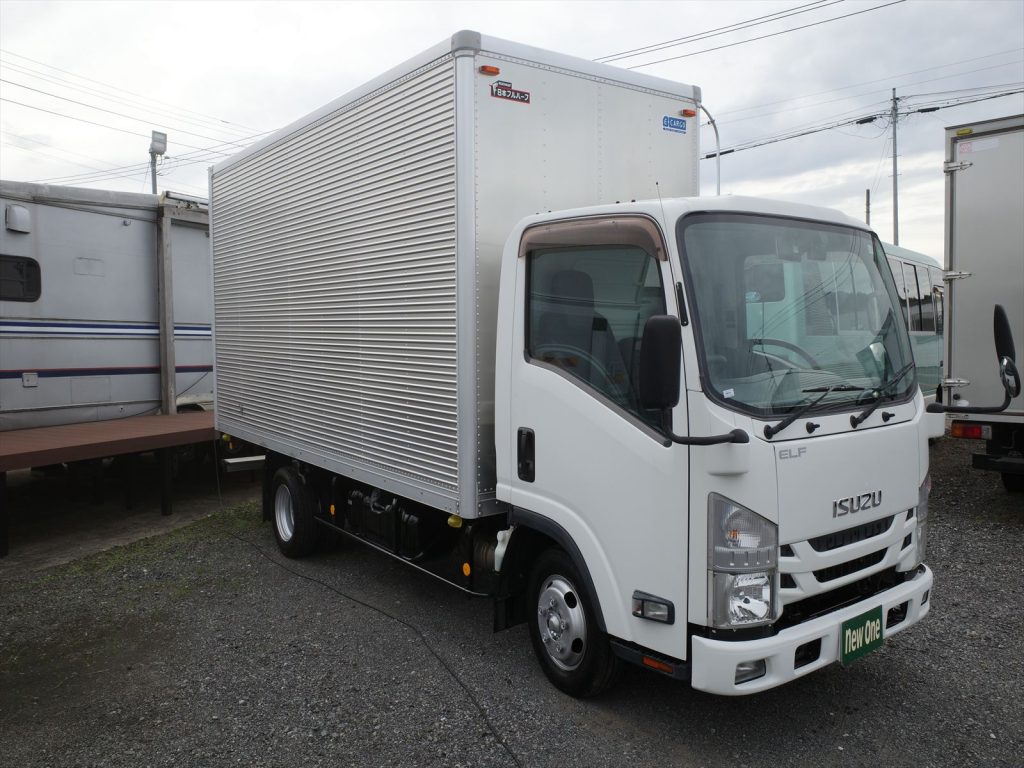 車両寸法 全長637cm 全幅191cm 全高311cm