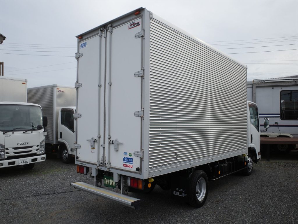 最大積載量2000Kg車両総重量4945Kg旧オートマ限定普通免許で運転できます！