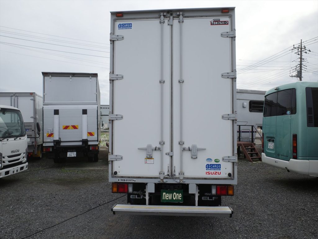 最大積載量2000Kg車両総重量4945Kg旧オートマ限定普通免許で運転できます！