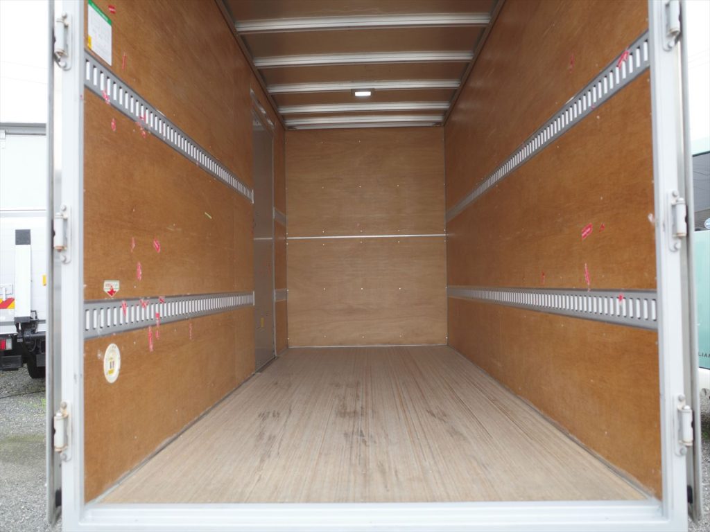 荷室内寸 長さ446cm 幅178cm 高さ215cm 門高205.5cm ラッシング2段