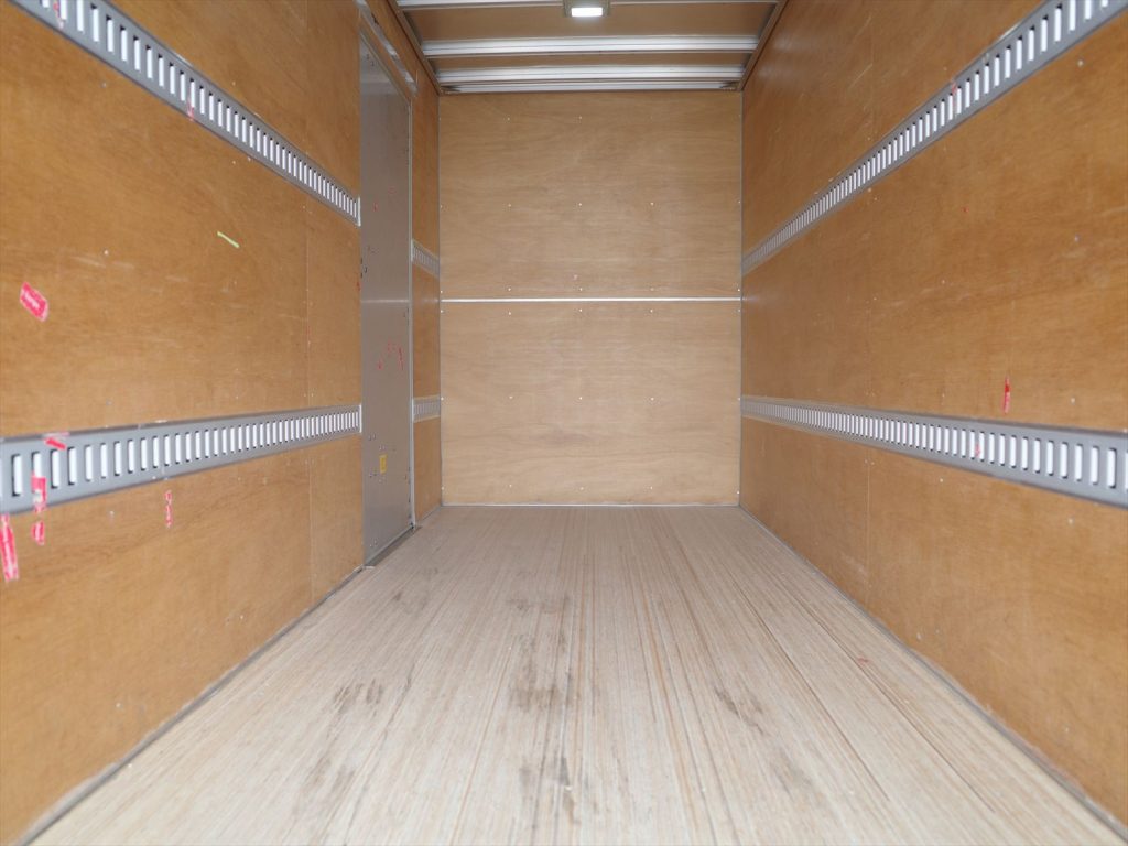 荷室内寸 長さ446cm 幅178cm 高さ215cm 門高205.5cm ラッシング2段